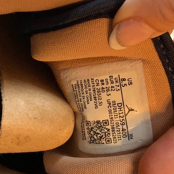 Nike Air Jordan 1 Low SE. NWOT size 8.5 - Picture 6 of 16